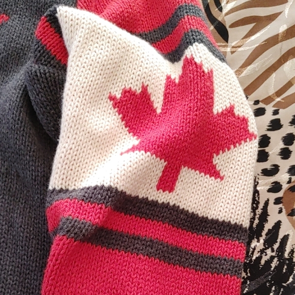 Silvery Lake Gray and Red Cardigan Sweater Sz Sm - Picture 10 of 16